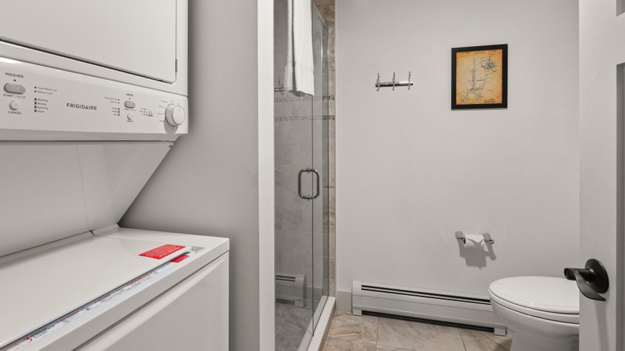 Bedroom 4, The Common Man At Mad House 3 Bedroom Condo by RedAwning, Washington