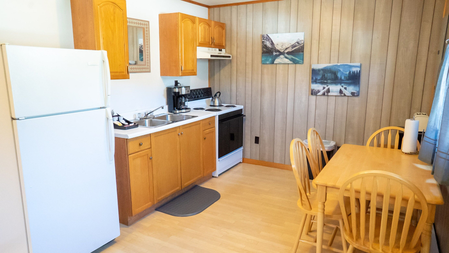 Others 5, Ohiopyle Suites, Fayette