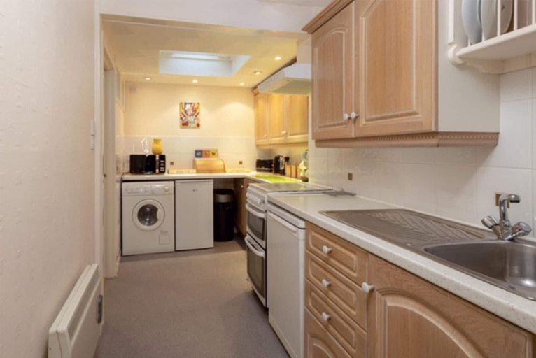 Others 4, 3bed Apartment Sleeps 5- Parking, Wifi, Near Beach, Cornwall