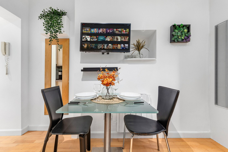 Others 4, Serviced Studio Flat in Paddington London W2, London