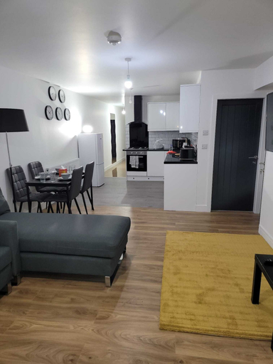 Others 4, Stunning 2-bed Apartment in Manchester Built 2023, Tameside