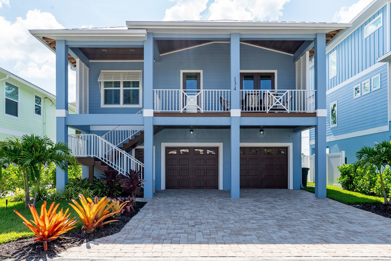 Exterior & Views 2, 134 Pearl St 3 Bedroom Home by RedAwning, Lee