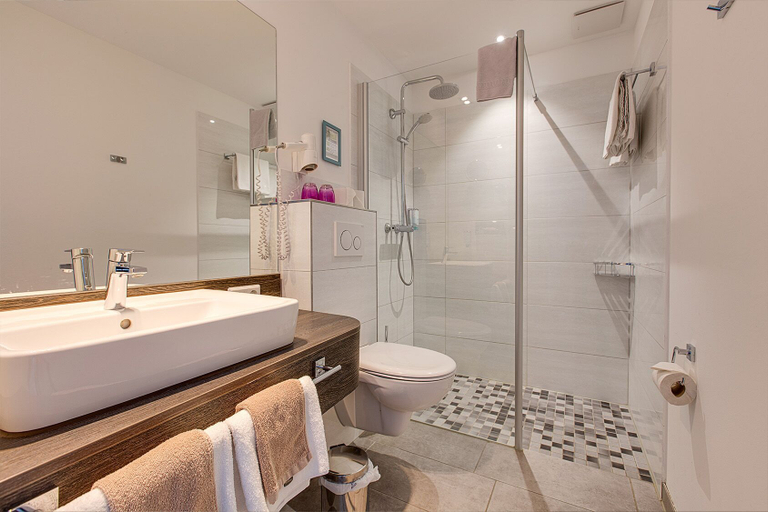 Bathroom 3, MarC5 Hotel Cadenberge, Cuxhaven