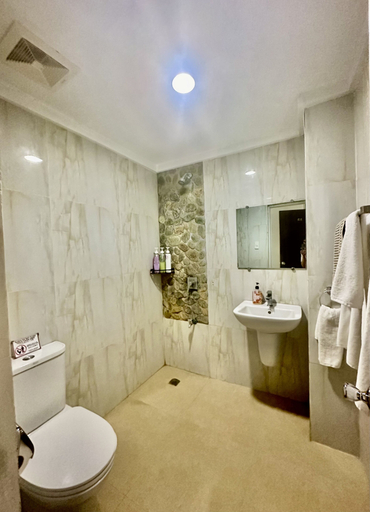 Bathroom 4, Arkipelago Divers and Beach Resort, Puerto Galera
