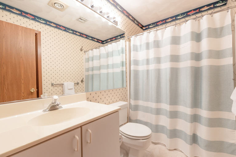 Bathroom 4, Seven Springs 2BR Loft Premium Condo, sleeps 11! by RedAwning, Somerset