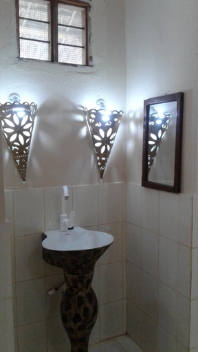 Bathroom 3, Magharibi House, Kaskazini 'A'