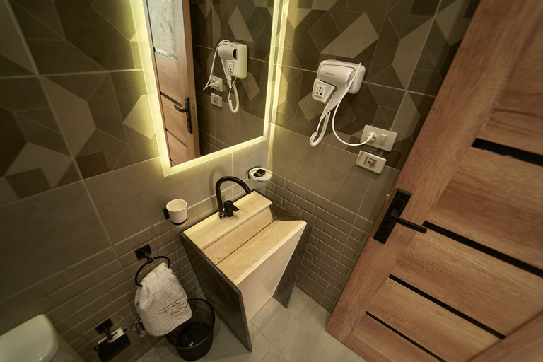 Bathroom 4, The Palace Pyramids inn, Al-Ahram
