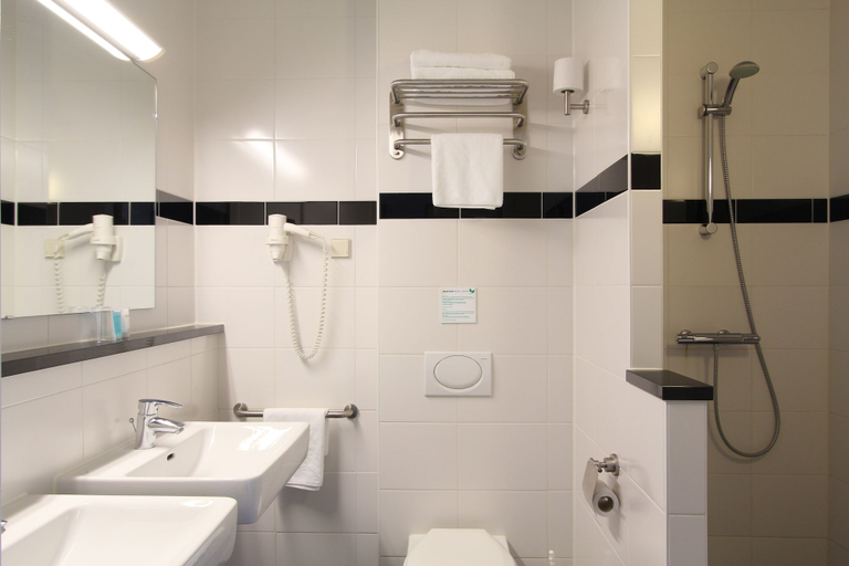 Bathroom 5, Bastion Hotel Roosendaal, Roosendaal