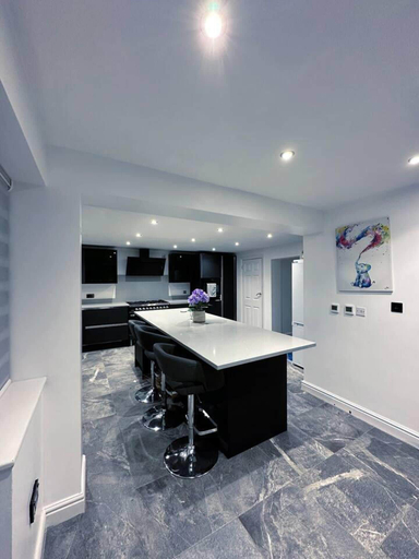 Others 4, Serenity Haven 4-bed With Hottub,games,gym & More, Essex