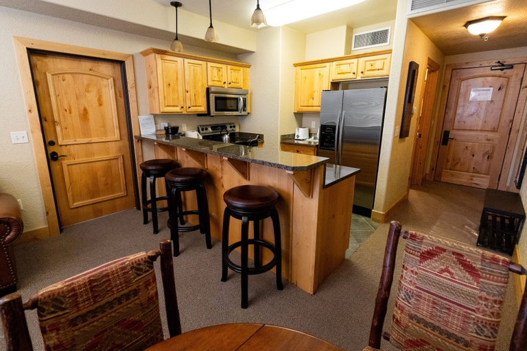 Private kitchen 2, Silverado Lodge - 1 BR Suite, King Bed & Pool View by RedAwning, Summit