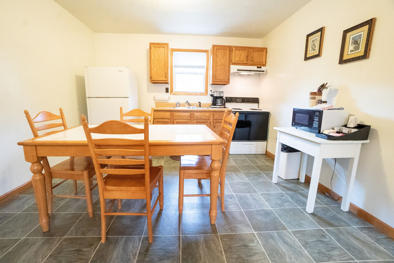Others 5, Ohiopyle Suites, Fayette