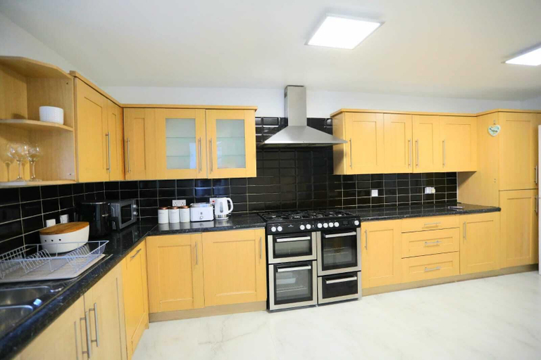 Others 4, Impeccable 3-bed House in Plumstead, London, London