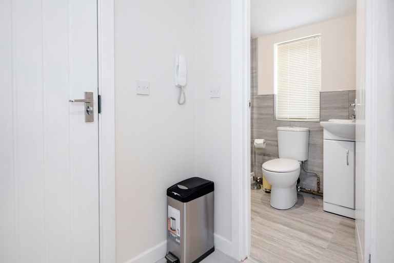 Bathroom, Studio Flat in Bedford Near Hospital & Stations, Bedfordshire