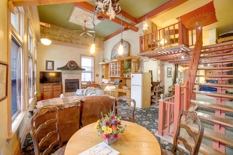 Food & Drinks, Historic Hardware Loft | 2 Blocks to Downtown, Allegan
