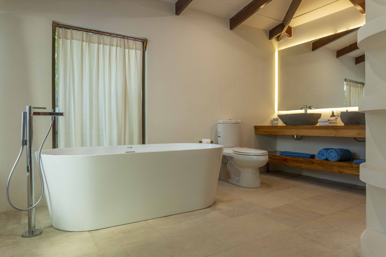 Bathroom 5, Capitan Suizo Beach Front Boutique, Santa Cruz
