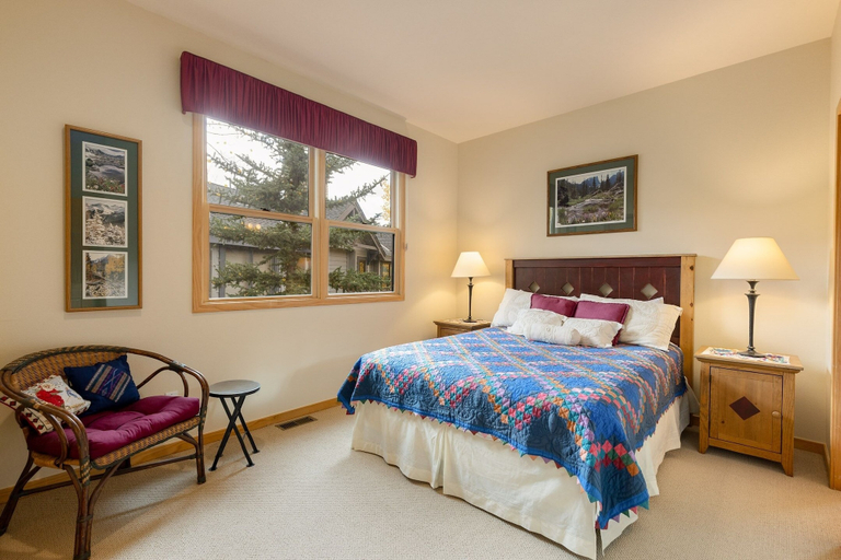 Room 5, 1952 Northstar 3 Bedroom Townhouse by RedAwning, Summit