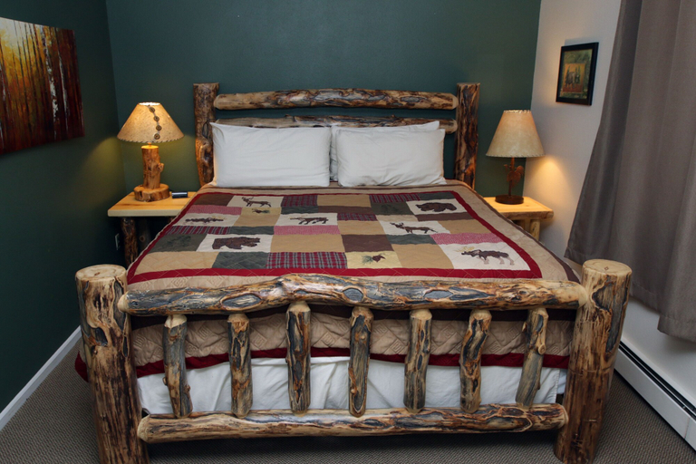 Bedroom, Fawn Valley Inn: 286 1 Bedroom Condo, Larimer