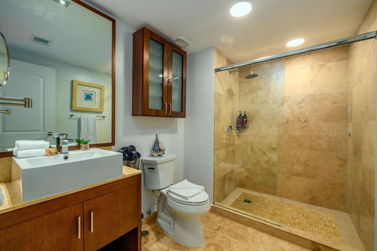 Bathroom 4, 2BR 3BA Condo on Eagle Beach w Amazing Amenities