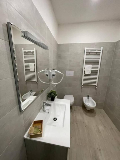 Bathroom 5, New era Rooms, Napoli