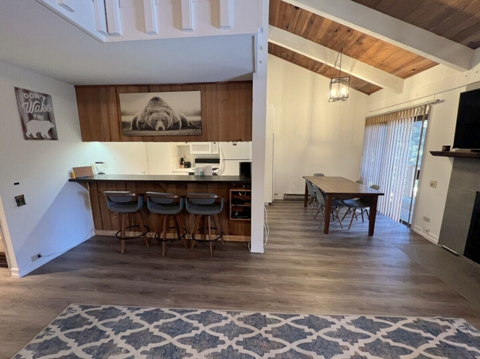 Others 5, Condos with Free Parking, Mono