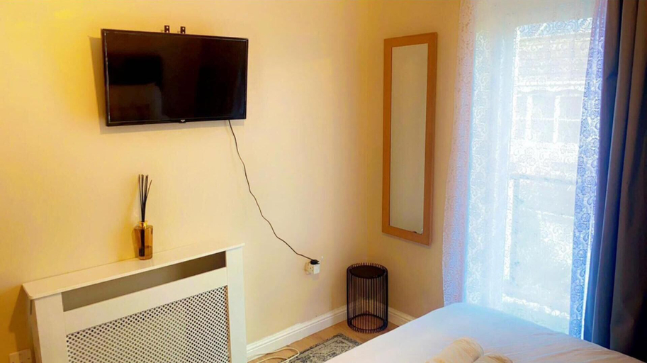 Bedroom 4, Remarkable 2-bed Apartment in London, London