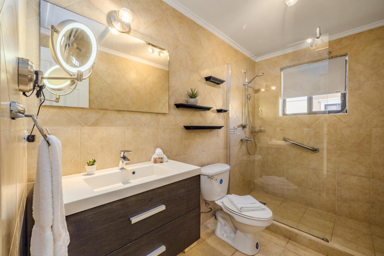 Bathroom 4, Amazing 4br3 5BA Villa w Private Pool Goldcoast