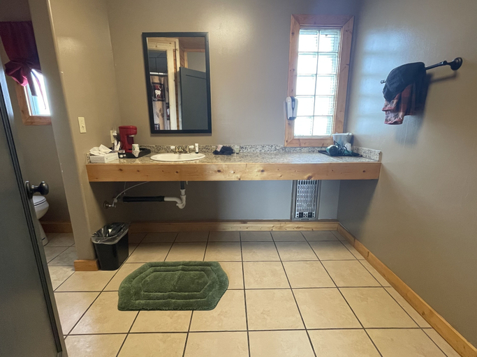 Bathroom 3, The Fishing Bear Lodge, Fremont