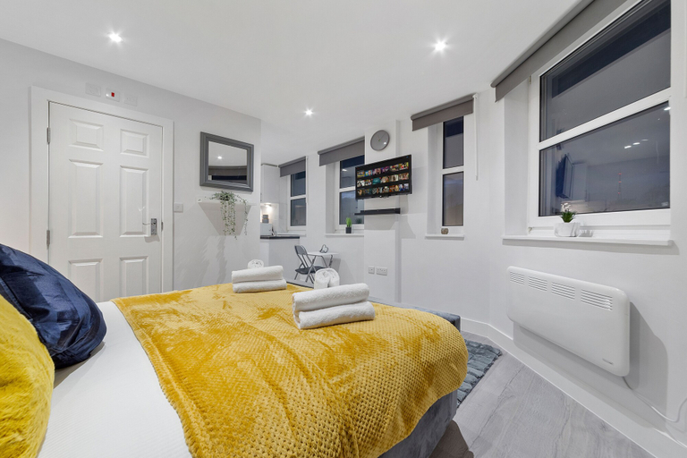 Bedroom 2, Serviced Ensuite Room Crystal Palace London Se20, London