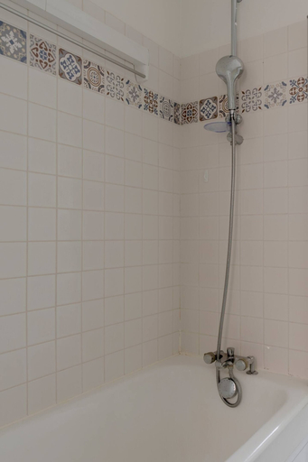 Bathroom 2, Eiffel Tower Saint Residence, Paris