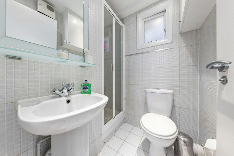 Bathroom 2, Serviced Studio Flat in Paddington London W2, London