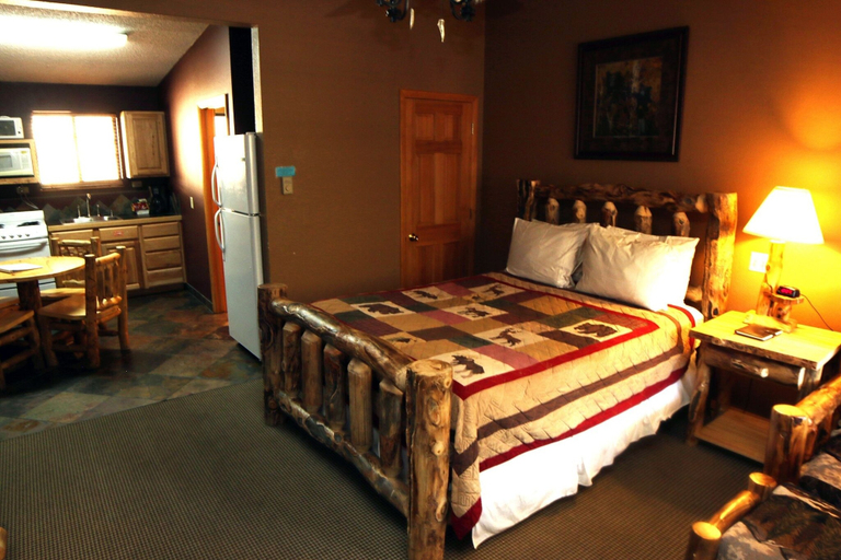 Room 4, Timber Creek Chalets: 2b 1 Bedroom Chalet, Larimer