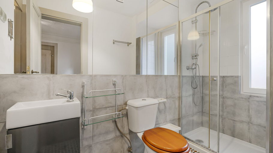 Bathroom 4, The Indy House by LovelyStay, Lisbon