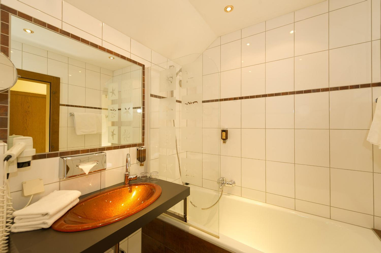 Bathroom 9
