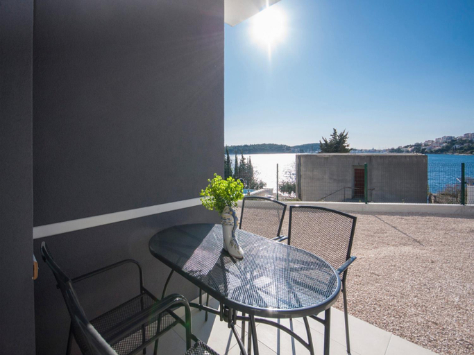Balcony/terrace 2, Apartments Happy Holiday, Rogoznica