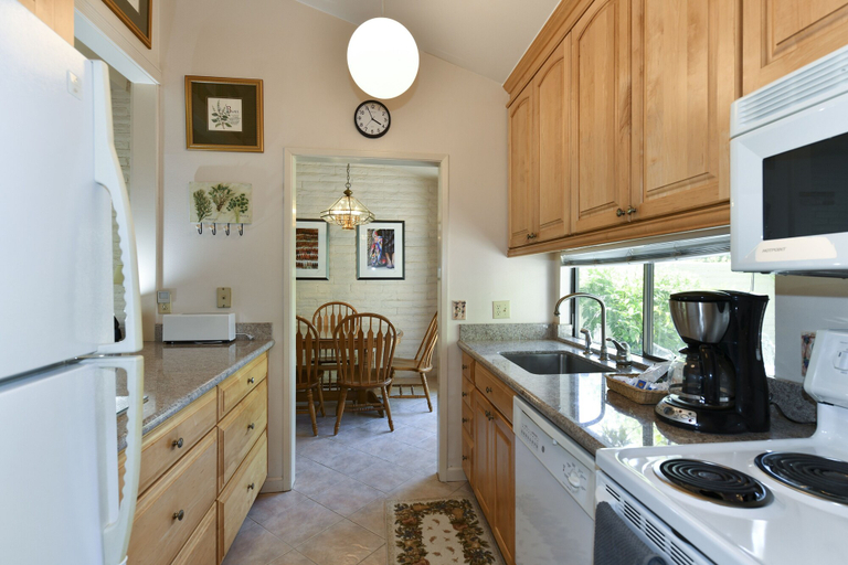 Private kitchen 2, 16 Fairways 2 Bedroom Condo by RedAwning, Napa