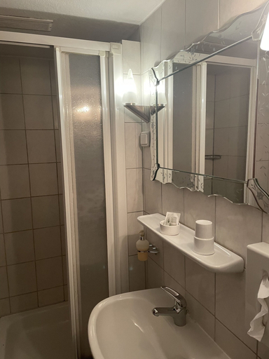 Bathroom 5, Hotel Jägerhof Kettwig, Essen