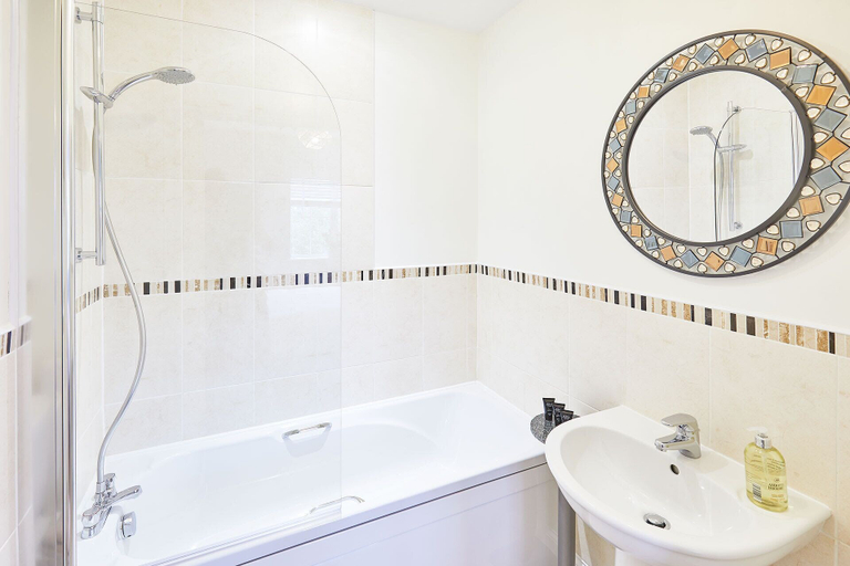 Bathroom 4, Host Stay The Tardis, Redcar and Cleveland