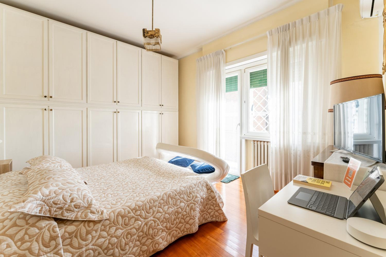 Bedroom 2, Penthouse Room Private Bath & Wi Fi AC, Rome
