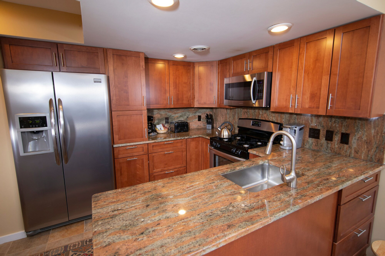 Ski-in, Ski-out 2 Br With View Of Ski Lift! 2 Bedroom Condo by RedAwning, Windsor