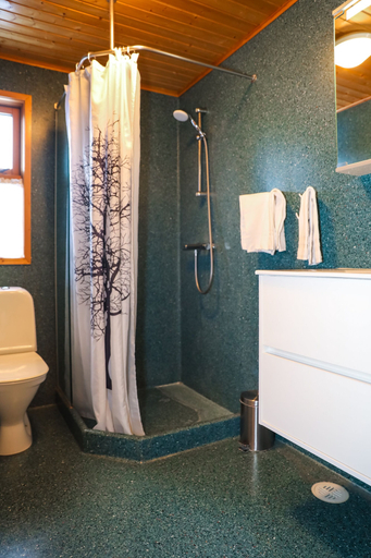 Bathroom 3, Akureyri Cottages, Akureyri
