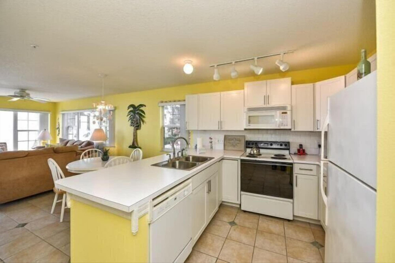 Private kitchen 4, Gulf Breeze B 2 Bedroom Condo by RedAwning, Manatee