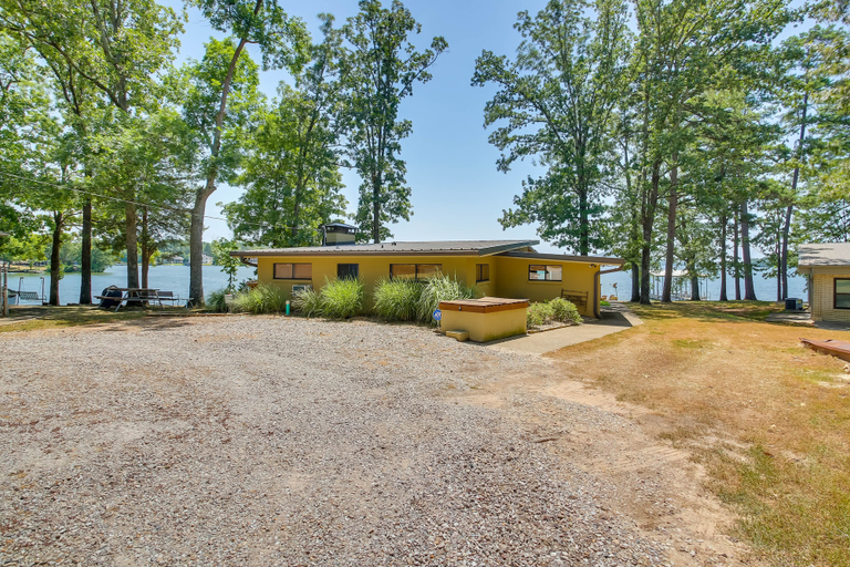 Exterior & Views 2, Waterfront Lake Hamilton Home w/ Private Dock, Garland