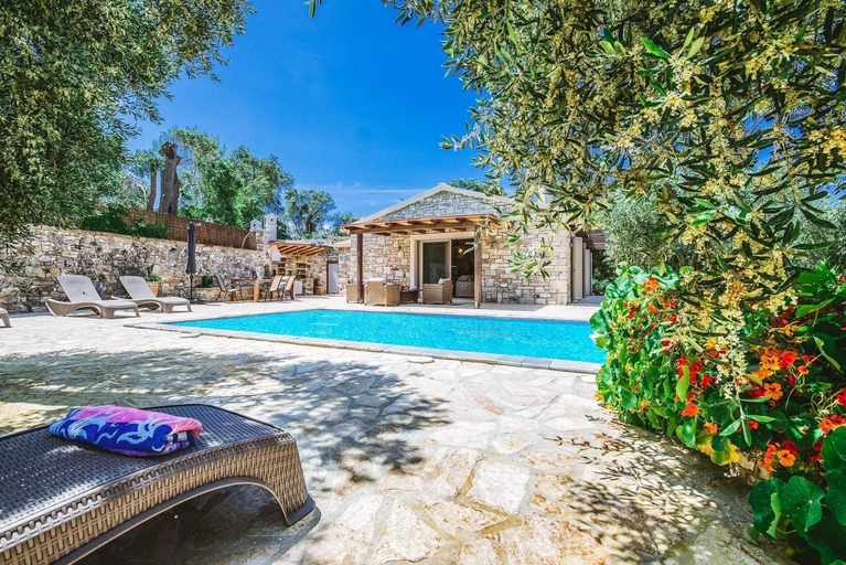 Room 3, Aristea - 2 BR Villa Surrounded by Olive Groves, Ionian Islands