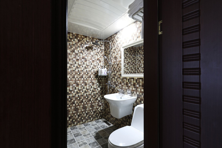 Bathroom 5, Inter City Seoul, Gangseo