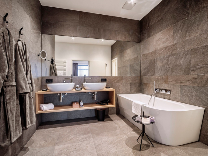 Bathroom 5, Romantik Hotel Hirschen, Neumarkt in der Oberpfalz