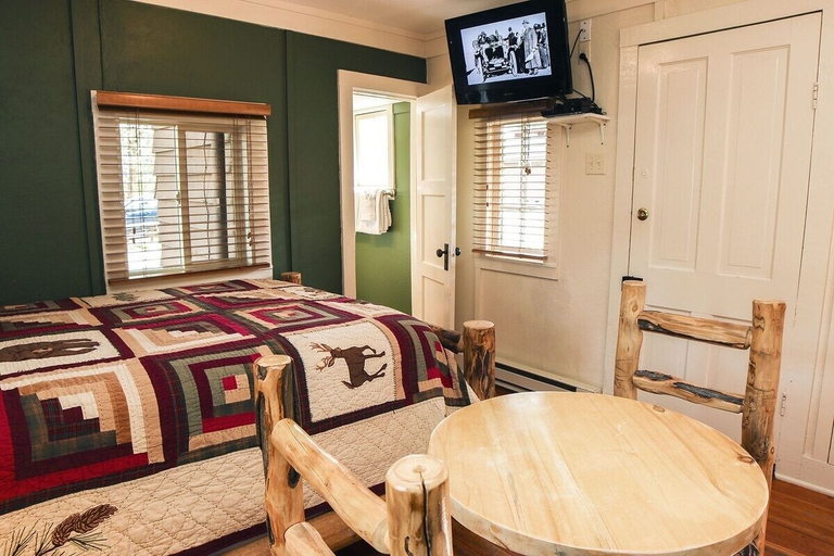 Bedroom 4, Triple R Cottages: 4 1 Bedroom Cabin, Larimer