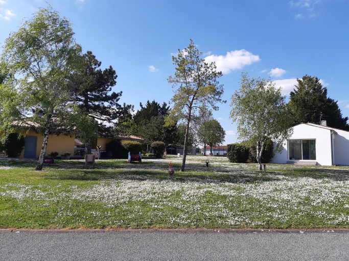Others 5, Le Hameau de Saintonge, Charente-Maritime