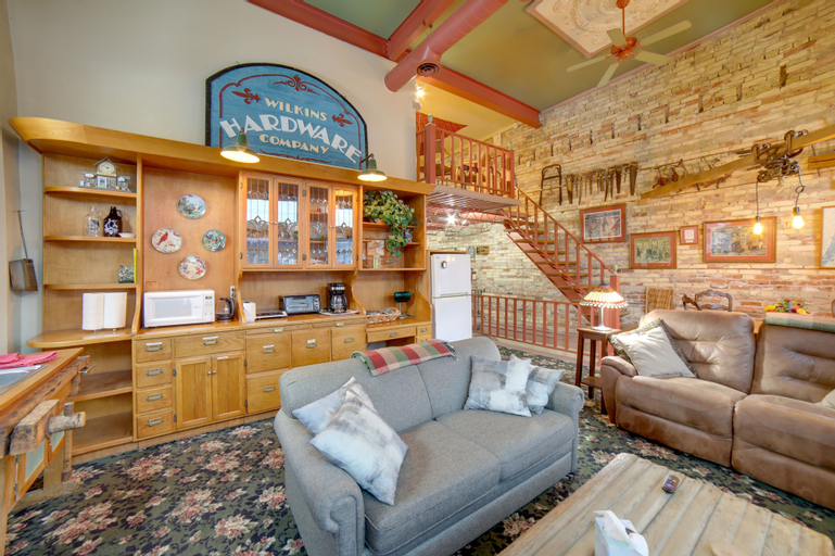 Saugatuck Retreat in Historic Downtown!, Allegan
