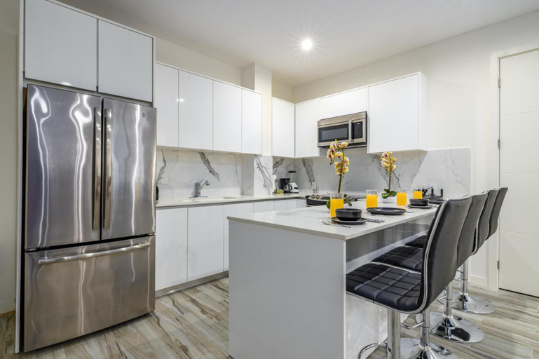 Others 5, Palm Beach Aruba 3BR 2BA Close to Beach
