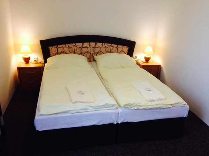 Bedroom, PENZION ANIKO GOLD ***, Galanta